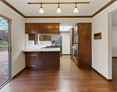 3235 Laurel Canyon Boulevard - Photo Thumbnail 6