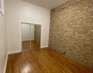 2559 W North Avenue - Photo Thumbnail 3