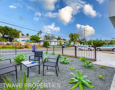 226 N. Citrus Avenue - Photo Thumbnail 6