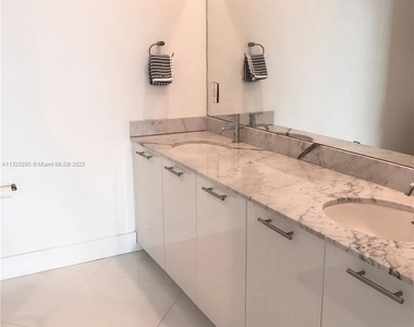 950 Brickell Bay Dr Apt 5110 - Photo Thumbnail 16