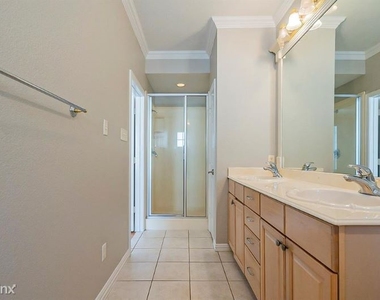 2549 Rue De Vl, Irving, Tx - Photo Thumbnail 19