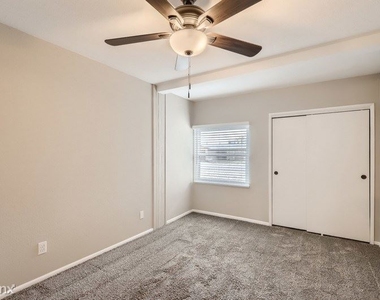 5612 W Golden Lane Unit - Photo Thumbnail 8