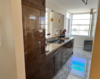 18041 Biscayne Blvd Apt 1104 - Photo Thumbnail 2