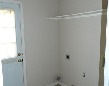 2848  Southampton Way - Photo Thumbnail 13