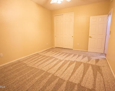 17547 W Calistoga Drive - Photo Thumbnail 26