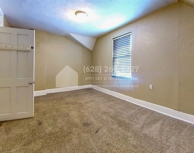 929 Galapago St - Photo Thumbnail 4