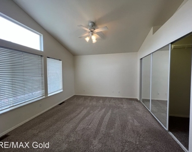 9800 Eastmont Court - Photo Thumbnail 7