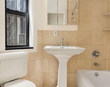 West 48th St & Tenth Avenue No-Fee with In-Unit Laundry - Photo Thumbnail 6