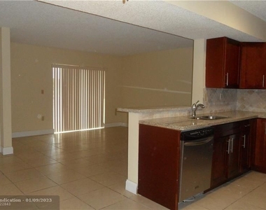 351 Palm Way - Photo Thumbnail 4