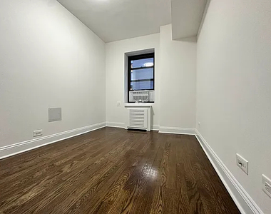 157 East 57th Street - Photo Thumbnail 3