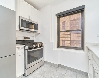 412 East 55th Street - Photo Thumbnail 8