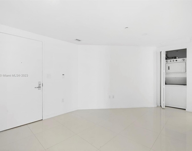 475 Brickell Ave - Photo Thumbnail 5