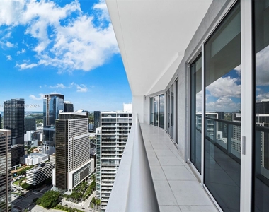 475 Brickell Ave - Photo Thumbnail 13