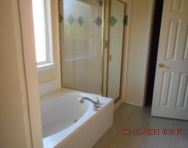 5101 Postwood Drive - Photo Thumbnail 10