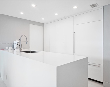 475 Brickell Ave  #1913 - Photo Thumbnail 6