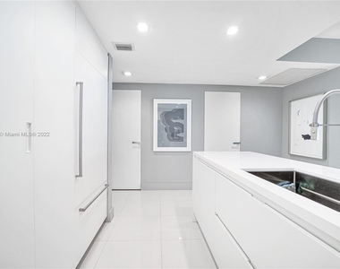 475 Brickell Ave  #1913 - Photo Thumbnail 20