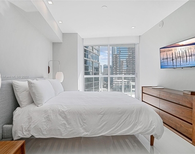 475 Brickell Ave  #1913 - Photo Thumbnail 7