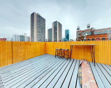 West Broadway - Photo Thumbnail 5