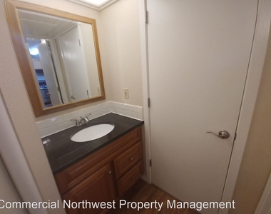 1012 Longmont Ave - Photo Thumbnail 7