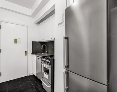 307 East 44th Street - Photo Thumbnail 1