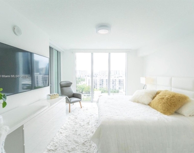 300 Sunny Isles Blvd - Photo Thumbnail 8