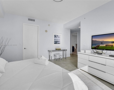 18201 Collins Ave Apt 4005 - Photo Thumbnail 14