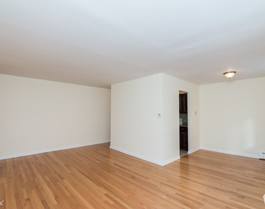 5820 N Sheridan Rd Apt 102 - Photo Thumbnail 2