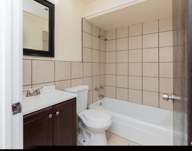 5820 N Sheridan Rd Apt 102 - Photo Thumbnail 12