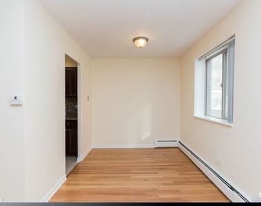 5820 N Sheridan Rd Apt 102 - Photo Thumbnail 8