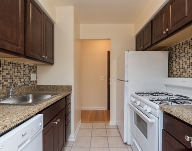 5820 N Sheridan Rd Apt 102 - Photo Thumbnail 4