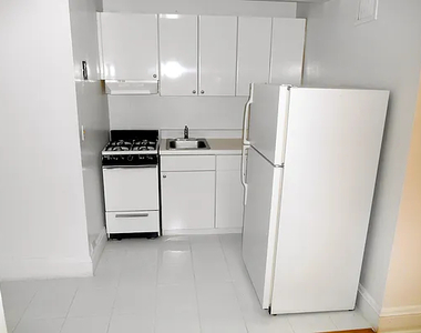 150 East 39th Street #1705 - Photo Thumbnail 2