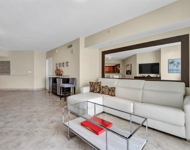 16699 E Collins Ave - Photo Thumbnail 5