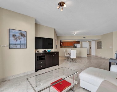 16699 E Collins Ave - Photo Thumbnail 1