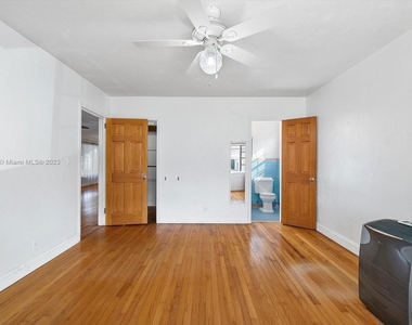 817 Surfside Blvd - Photo Thumbnail 17