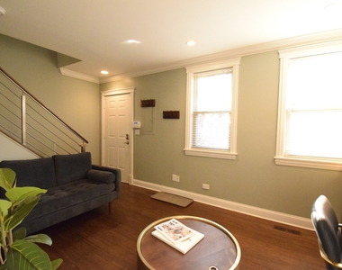 713 W Blackhawk Street - Photo Thumbnail 8