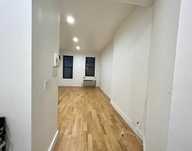 207 East 37th Street - Photo Thumbnail 1