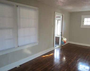 4226 Winthrop Avenue - Photo Thumbnail 10