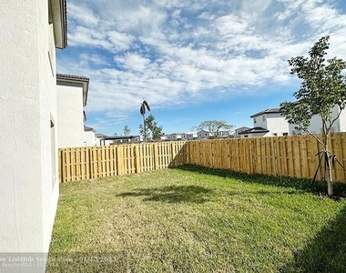 2382 Nw 131 Cir - Photo Thumbnail 10