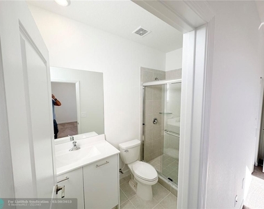 12432 Nw 23 Ct - Photo Thumbnail 10