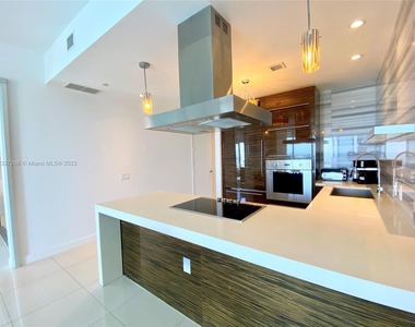 1100 Biscayne Blvd - Photo Thumbnail 0