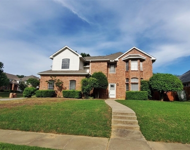 1040 Woodbriar Drive - Photo Thumbnail 0