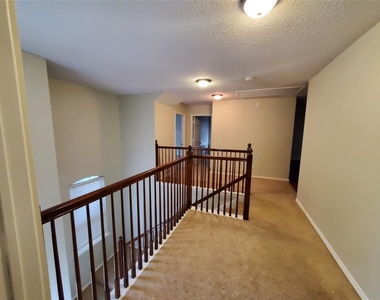 1040 Woodbriar Drive - Photo Thumbnail 16