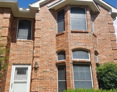 1040 Woodbriar Drive - Photo Thumbnail 3