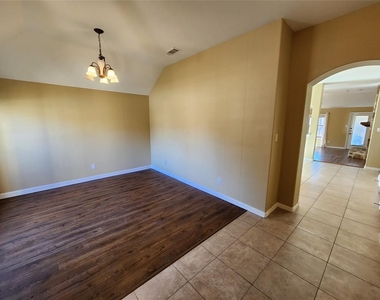 9045 Heartwood Drive - Photo Thumbnail 4