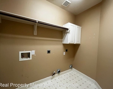 3806 Portside Drive - Photo Thumbnail 28