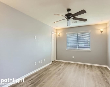 24547 Bella Veneza Dr Unit - Photo Thumbnail 12