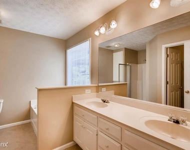 6995 Shady Oak Ln Unit - Photo Thumbnail 12