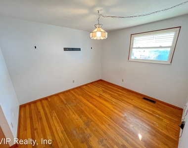 1425 Archmere Square S - Photo Thumbnail 33