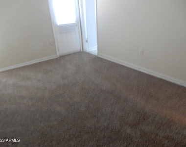 9309 W Glen Oaks Circle - Photo Thumbnail 14