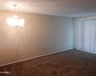 9309 W Glen Oaks Circle - Photo Thumbnail 5